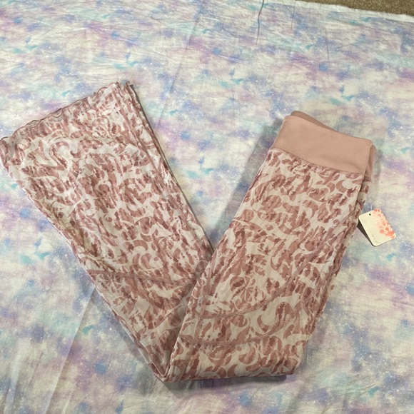 🧼[ Free People ] Movement See You Through Yoga Set in Blush - Picture 8 of 16